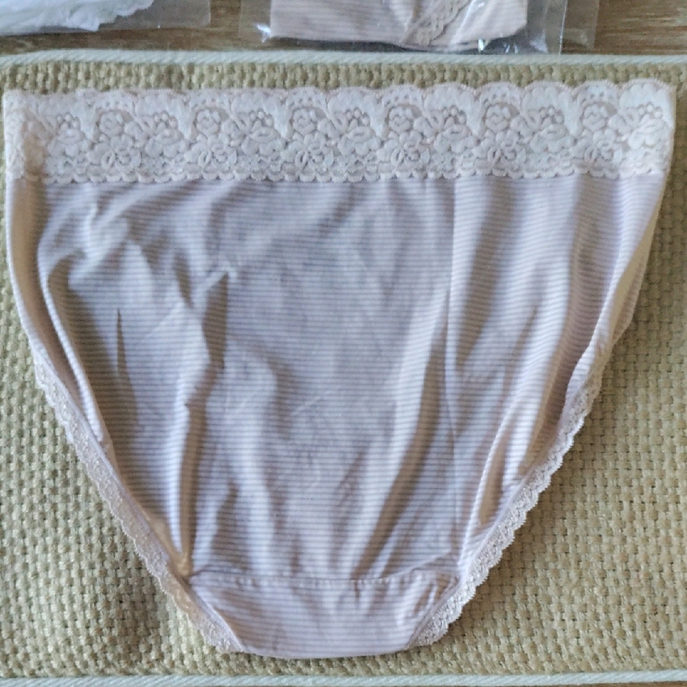 Vanity Fair Nude/ Beige Lace Panties - Picture 3 of 4